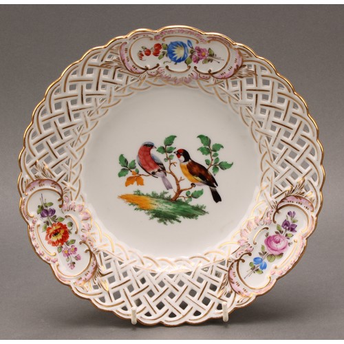 230 - A German reticulated porcelain fourteen-piece dessert service, comprising a pair of comports and twe... 