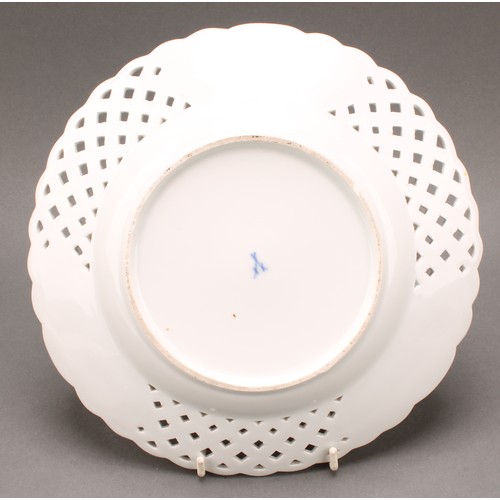 230 - A German reticulated porcelain fourteen-piece dessert service, comprising a pair of comports and twe... 