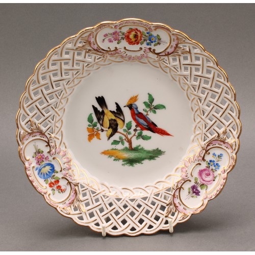 230 - A German reticulated porcelain fourteen-piece dessert service, comprising a pair of comports and twe... 