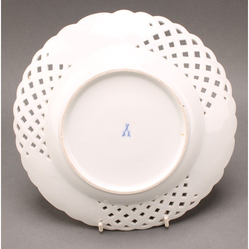 230 - A German reticulated porcelain fourteen-piece dessert service, comprising a pair of comports and twe... 