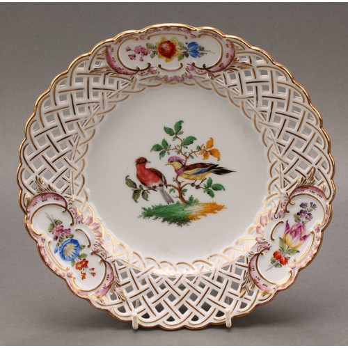 230 - A German reticulated porcelain fourteen-piece dessert service, comprising a pair of comports and twe... 