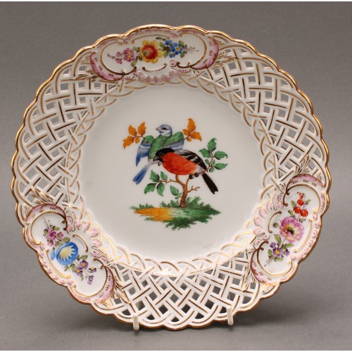 230 - A German reticulated porcelain fourteen-piece dessert service, comprising a pair of comports and twe... 