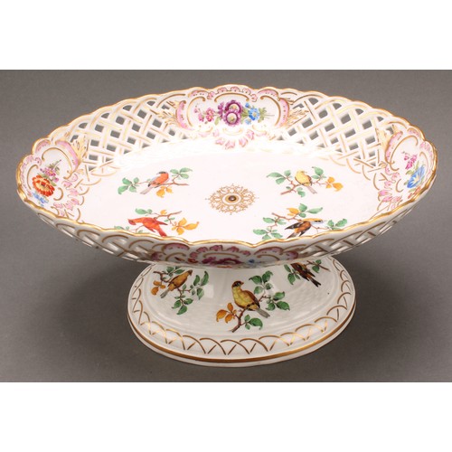 230 - A German reticulated porcelain fourteen-piece dessert service, comprising a pair of comports and twe... 