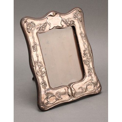 995 - An Art Nouveau silver easel photograph frame, 22cm high, Birmingham c. 1905; another; a pair of dwar... 