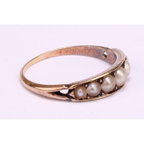 1239 - A Victorian tested 9ct gold seed pearl mourning ring, consists of seven graduated half seed pearls, ... 