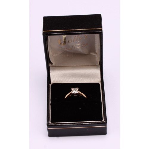 1249 - An 18ct yellow gold 0.60ct princess cut diamond solitaire ring, diamond colour is approx. K/L and di... 