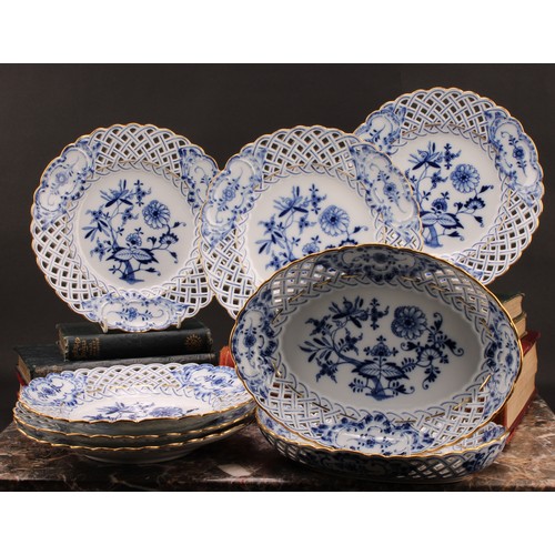 266 - A set of six Meissen Onion pattern shaped circular plates, decorated in underglaze blue, outlined in... 