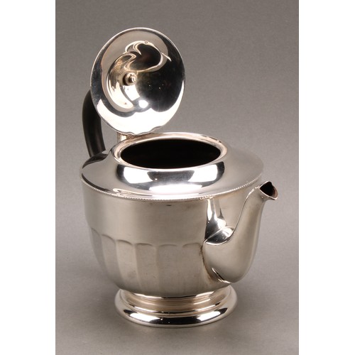 827 - A George V silver three piece tea service, ebony handle and finial, Viner's Ltd., Sheffield 1932, 73... 