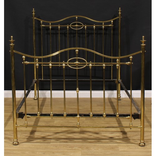 2469 - An early 20th century brass bed, urnular finials, the headboard 146.5cm high, the internal 192cm x 1... 