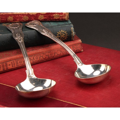 852 - A pair George IV silver King's pattern sauce ladles, 17.5cm long, William Chawner II, London 1826, 1... 