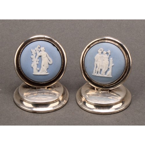 860 - A pair of Edward VII silver circular menu holders, inset with Wedgwood jasperware roundels, 3.5cm hi... 