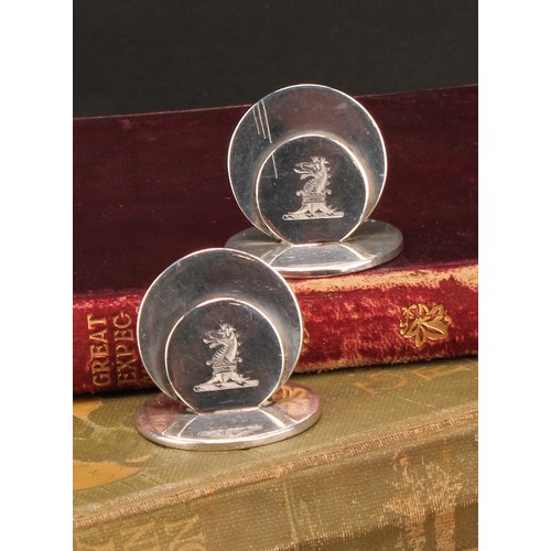 859 - A pair of Edward VII silver circular menu holders, crested, 2.5cm high, Sampson Mordan & Co., Cheste... 