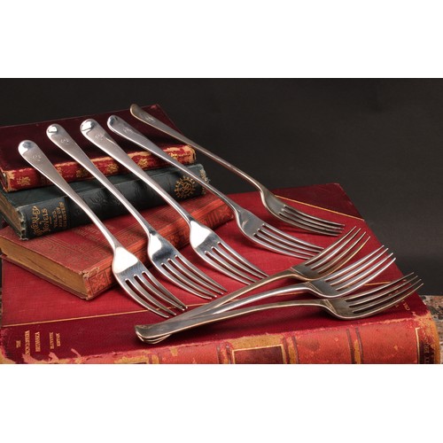 906 - A set of eight George III silver table forks, 20.5cm long, London 1811, 488g