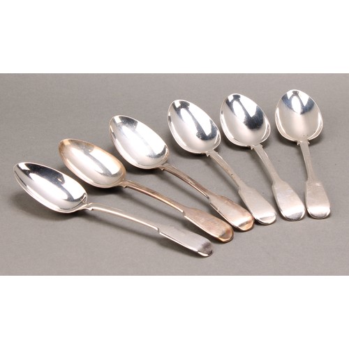 912 - A set of six George IV silver dessert spoons, 17cm long, Richard Poulden, London 1821, 264.5g