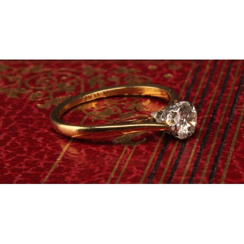 1250 - An 18ct yellow gold and platinum approx. 0.50ct 1/2 carat solitaire round brilliant cut diamond ring... 