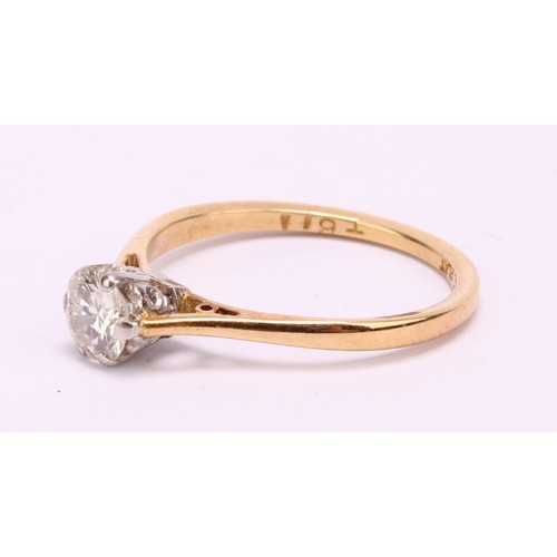 1250 - An 18ct yellow gold and platinum approx. 0.50ct 1/2 carat solitaire round brilliant cut diamond ring... 