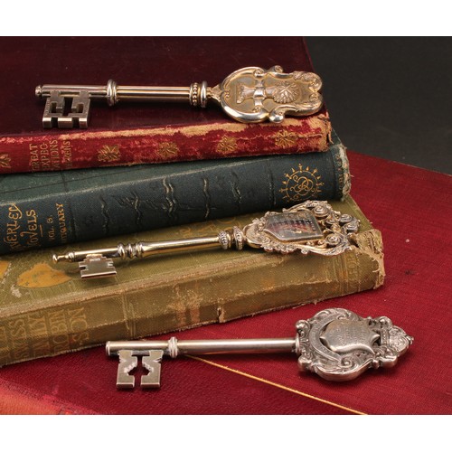 1091 - Copoclephily - an Edwardian silver presentation key, Presented to Mr Thomas Killon, JP, Chairman of ... 