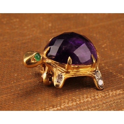 1257 - An emerald, diamond and amethyst Tortoise brooch, set with faceted cabochon amethyst shell, emerald ... 