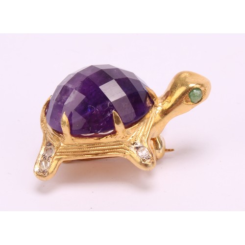 1257 - An emerald, diamond and amethyst Tortoise brooch, set with faceted cabochon amethyst shell, emerald ... 