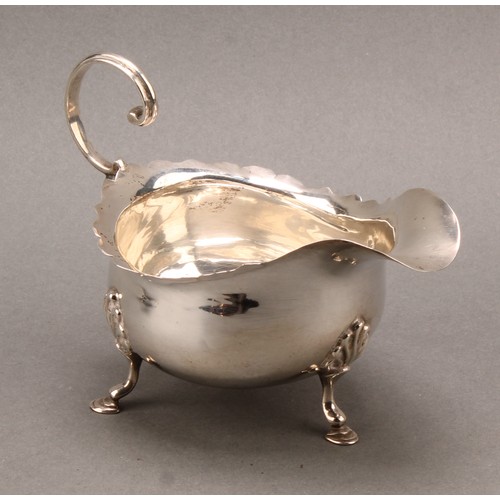 821 - A George V silver sauceboat, of George III design, pad feet, 16.5cm long, Adie Brothers Ltd, Birming... 