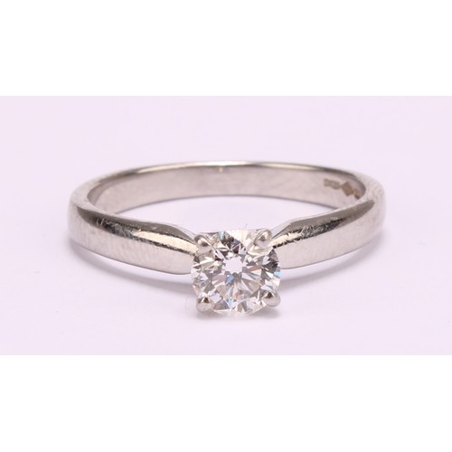 1221 - A platinum approx. 0.36ct solitaire round brilliant cut diamond ring, diamond colour approx. H, diam... 