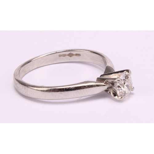 1221 - A platinum approx. 0.36ct solitaire round brilliant cut diamond ring, diamond colour approx. H, diam... 