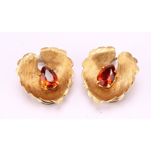 1217 - A pair of 18ct gold garnet leaf clip on earrings, spring clip fittings, import marks London 1966, 6g... 