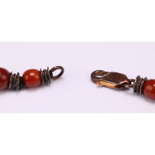 1251 - An Amber graduated bead knotted single strand necklace with 