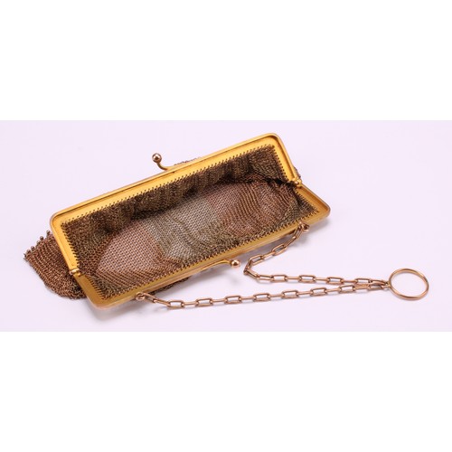 1191 - A 9ct gold two tone mesh coin purse, ball fastening, with 9ct gold chain handle, measures approx. 18... 