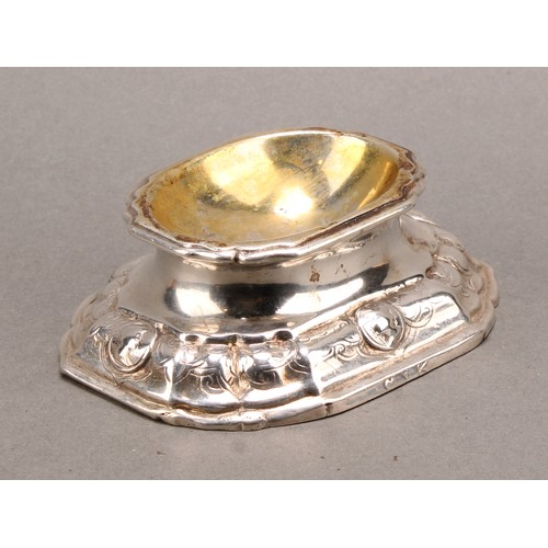 983 - An 18th century German silver trencher salt, the fluted base with portrait roundels, gilt interior, ... 