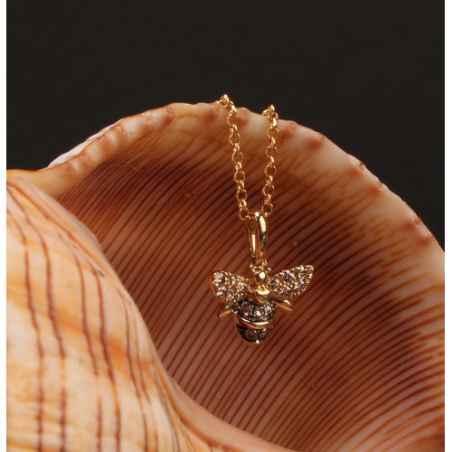 1214 - A Le Vian diamond bee pendant necklace, set with fifteen round brilliant cut diamonds, stamped 14k L... 