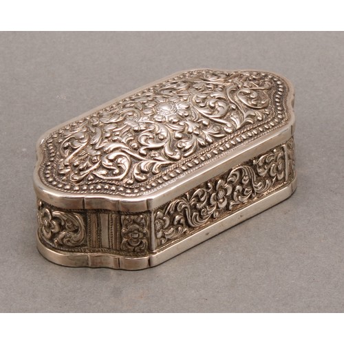 714 - A 19th century Indian silver snuff box, chased and engraved with scrolling foliage, hinged cover, 8c... 