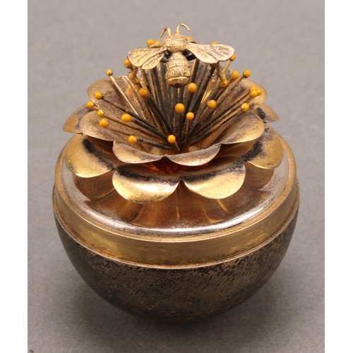 1129 - Stuart Devlin (1931-2018) - an Elizabeth II silver gilt surprise egg, enclosing a bee on a flower, n... 