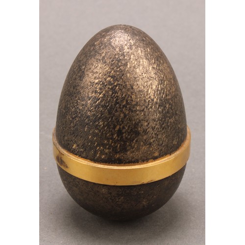 1129 - Stuart Devlin (1931-2018) - an Elizabeth II silver gilt surprise egg, enclosing a bee on a flower, n... 