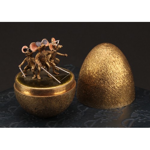 1131 - Stuart Devlin (1931-2018) - an Elizabeth II silver gilt surprise egg, Three Blind Mice, numbered 59,... 