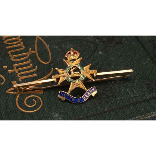 2492 - 15ct gold Sherwood Foresters Notts & Derby enamelled brooch, stamped 