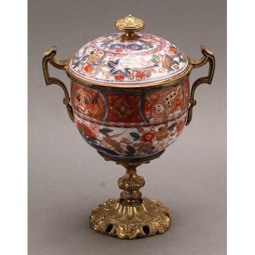 1312 - A pair of 18th century Chinese sucriers and covers, painted in the Imari palette and clobbered in gi... 