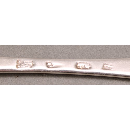 661 - A Queen Anne silver Dog Nose pattern spoon, rat tail bowl, 19.5cm long, Thomas Spackman, London 1709