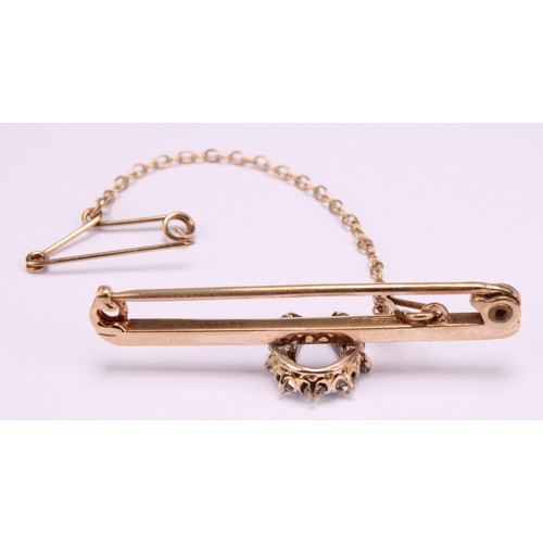 1183 - 9ct yellow gold approx. 0.27ct total diamond horseshoe bar brooch with safety chain, consisting of n... 