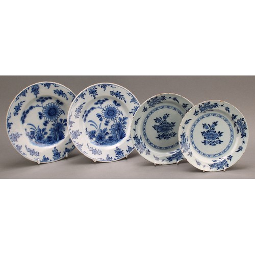 10 - A pair of 18th century Dutch delftware desert plates, decorated in underglazed blue with floral patt... 