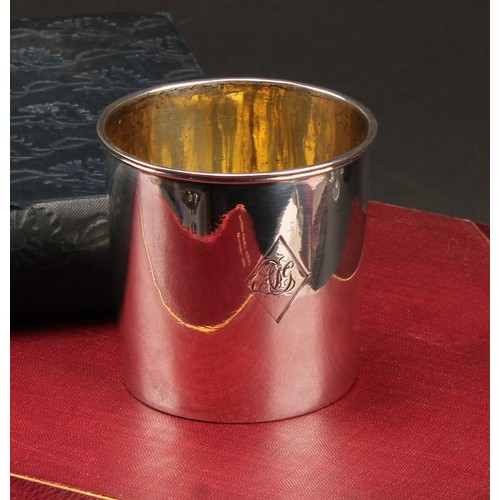 767 - A George III Irish silver tapered cylindrical beaker, gilt interior, 6cm high, James Scott, Dublin 1... 