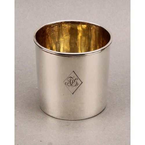 767 - A George III Irish silver tapered cylindrical beaker, gilt interior, 6cm high, James Scott, Dublin 1... 