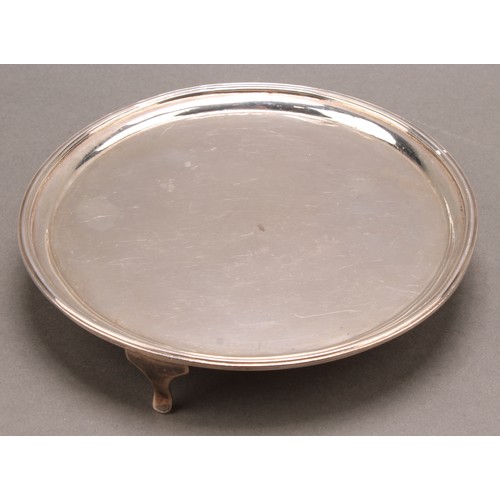 768 - A George III Scottish silver circular salver, quite plain, reeded border, outswept feet, 18cm diam, ... 