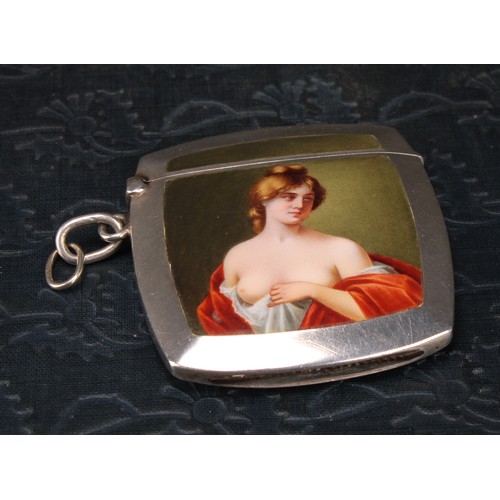 1102 - Erotica - an early 20th century Continental silver and enamel vesta case, decorated in polychrome wi... 