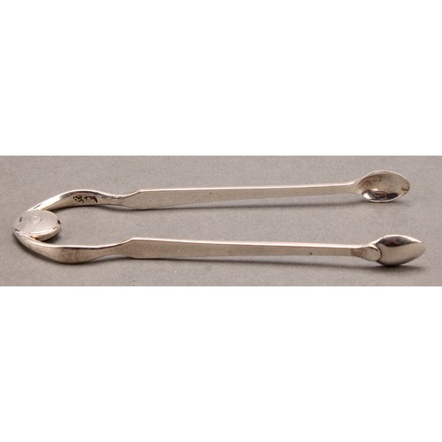 660 - A pair of George III silver sugar tongs, sprung circular box pivot, 13cm long, maker RP?, c.1770