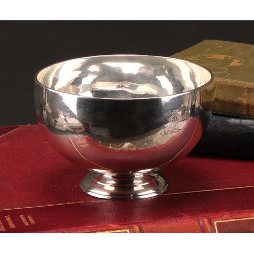 752 - A George I Scottish silver bowl, quite plain, domed foot, 12cm diam, maker's mark WA, Assay Master E... 