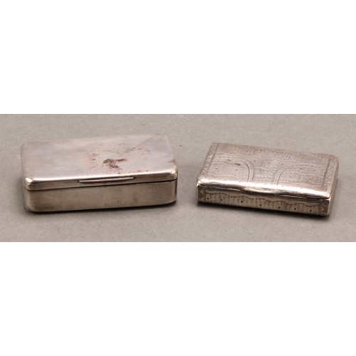 1005 - An early 19th century Russian silver rectangular snuff box, wrigglework engraved as a satchel or pur... 