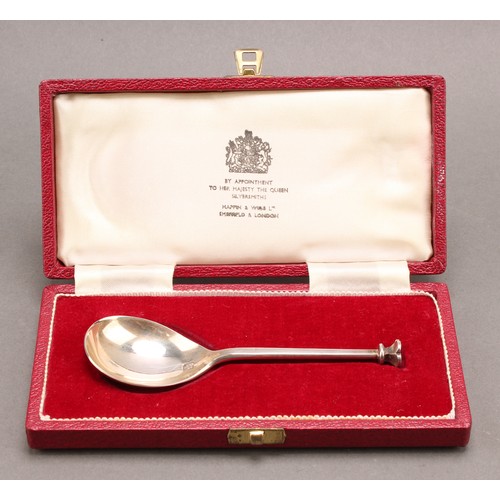 670 - An Elizabeth II silver presentation seal top spoon, Yorkshire rose finial, 12cm long, Mappin & Webb,... 