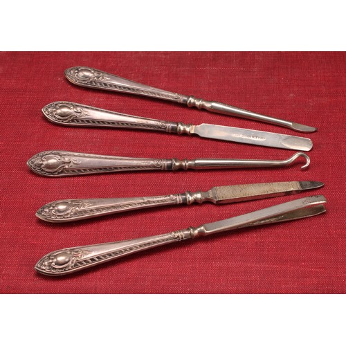 813 - A George V silver hafted five piece manicure set, Sheffield 1929, cased