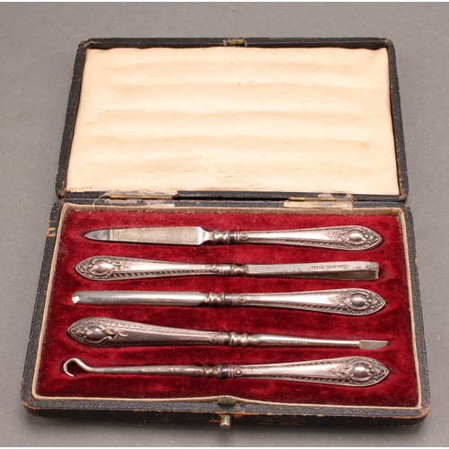 813 - A George V silver hafted five piece manicure set, Sheffield 1929, cased